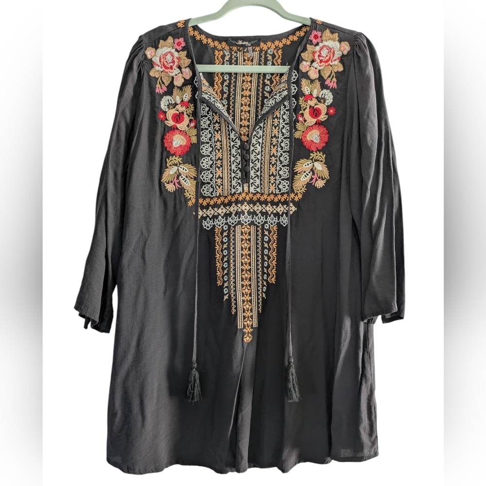 Andree By‎ Unit Embroidered Floral Top Tunic Gray Festival Top